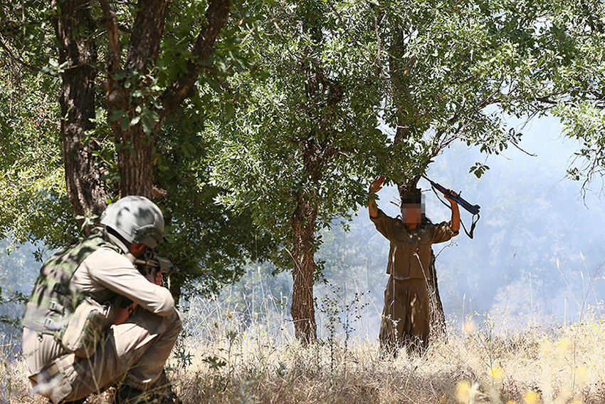 Terr rgt PKK'dan kaan iki terrist teslim oldu