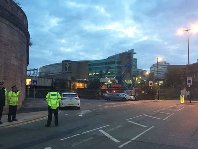 Londra'da Victoria otogar istasyon dura��nda ��pheli paket bulundu