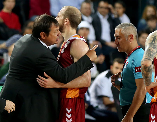 Ergin Ataman TBF'ye serzenite bulundu
