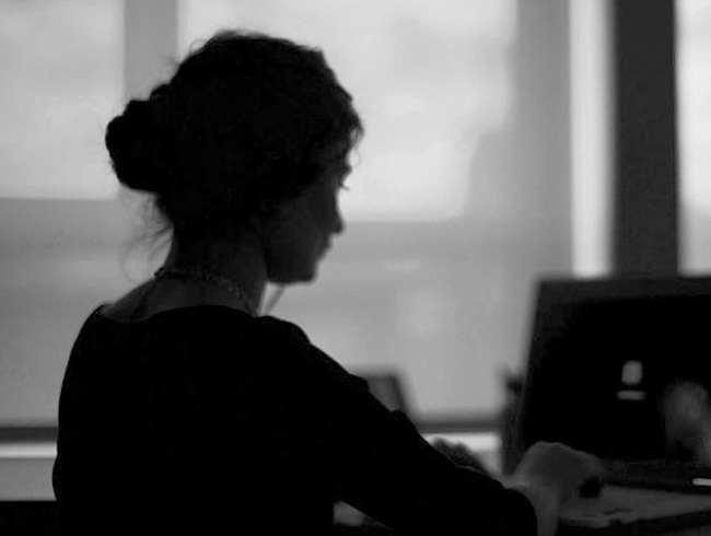 ABD'li kad�n CEO'lar erkek meslekta�lar�n�n kazan�lar�n� a�t�