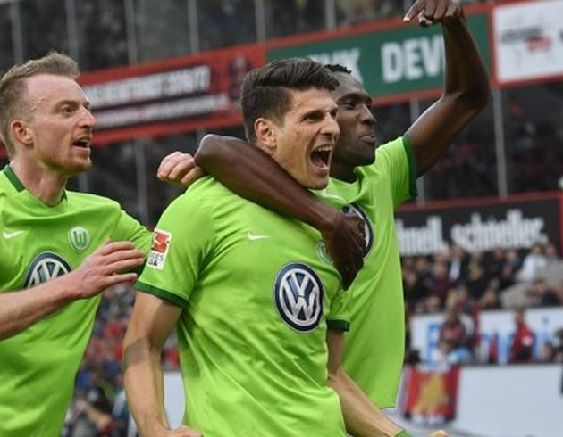 Mario Gomez att Wolfsburg, Braunschweig'i 1-0 yendi.