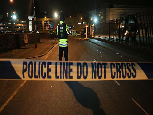 �ngiltere'de �ehirleraras� trenlerde silahl� polisler g�reve ba�lad�