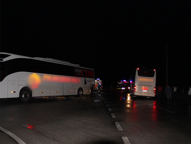 Ayn firmaya ait iki yolcu otobs kaza yapt: 40 yaral