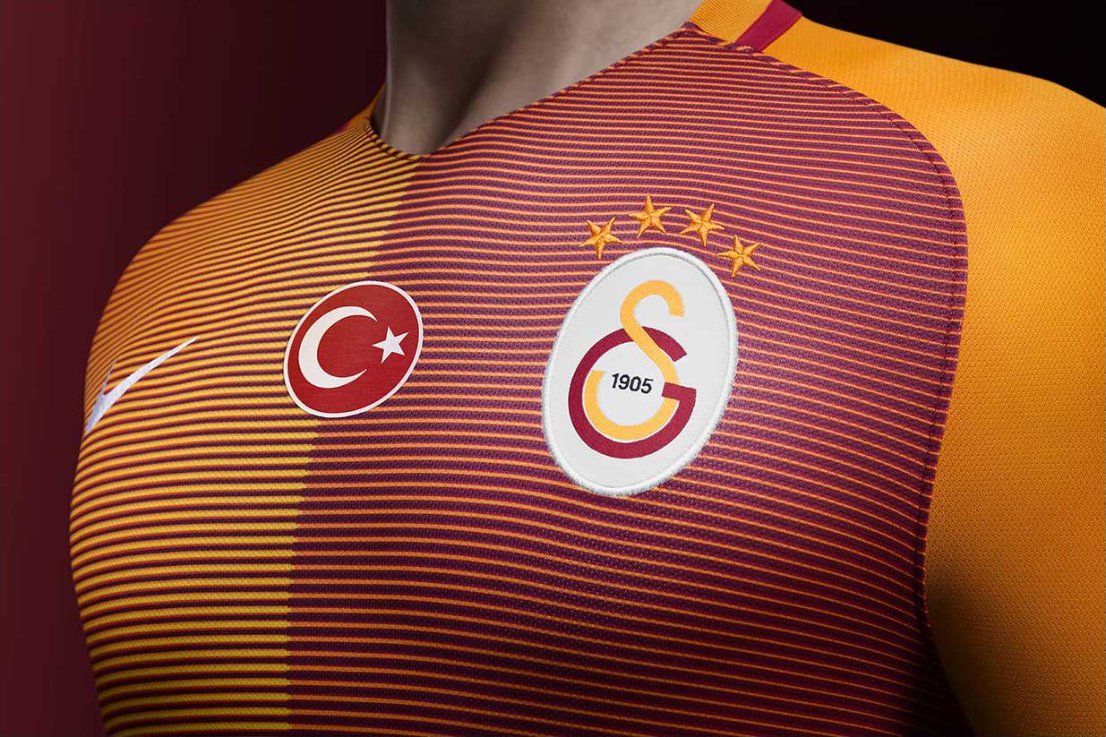 Menajerler Galatasaray'a tam 25 futbolcu teklif etti