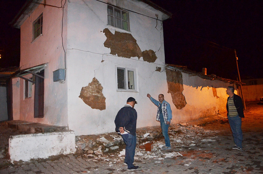 Manisa'da 5.1'lik depremin ardndan artlar sryor 