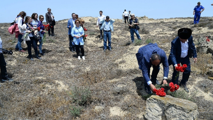 Azerbaycan'daki 'Nargin Adas' ehitleri unutulmad, ilk kez resmi ziyaretle anldlar 