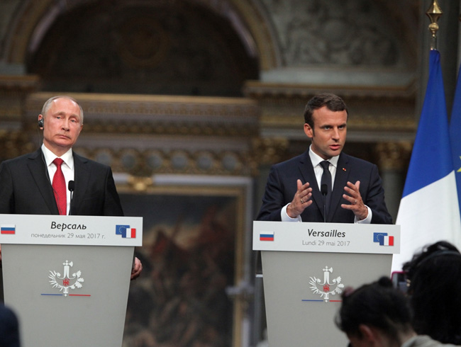 Cumhurbakan Macron, Rusya Devlet Bakan Putin ile bir araya geldi