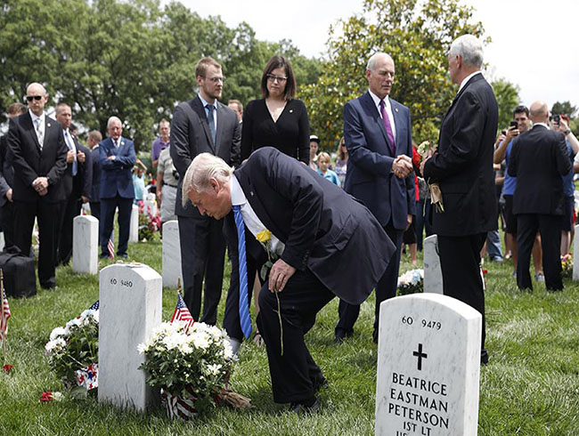 Bakan Trump Amerikan istilasna katlan askerlerin mezarlarn ziyaret etti 