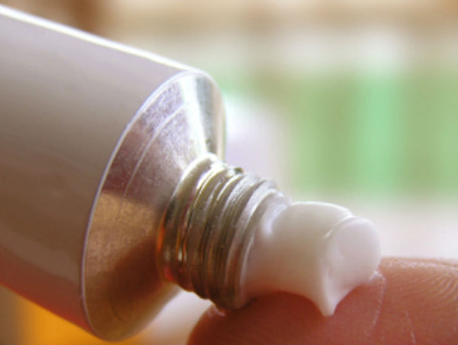 Merhem s�rmek orucu bozar m�?