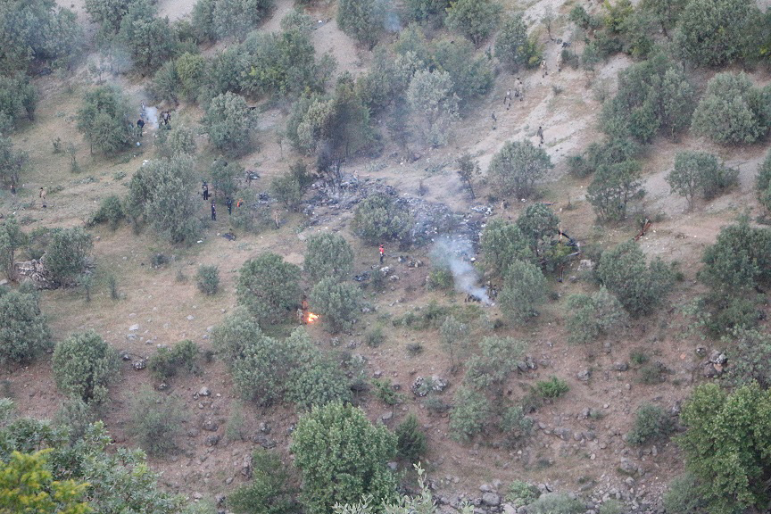 rnak'ta den askeri helikopterin enkaz grntlendi 