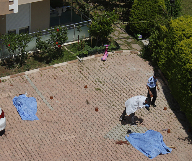 Antalya'da silahl� sald�r� sonucu 2 ki�i hayat�n� kaybetti