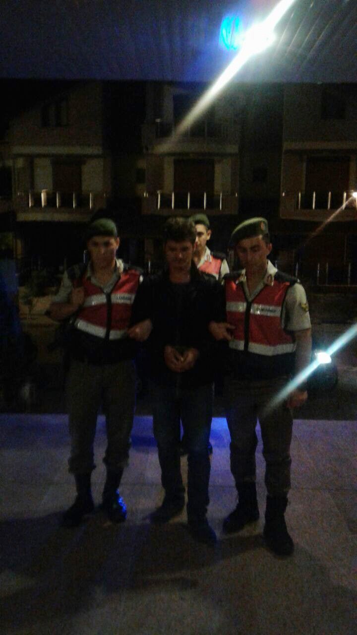 Taksiciyi b��aklayarak �ld�ren zanl�, taksicinin telefonunu kullan�nca yakaland�