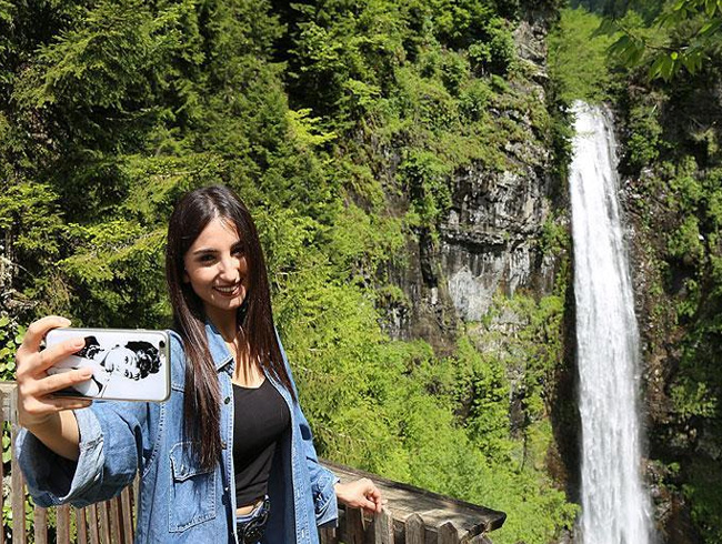 Artvin'in Bor�ka il�esine ba�l� Maral k�y�nde bulunan Maral �elalesi ziyaret�ilerini bekliyor