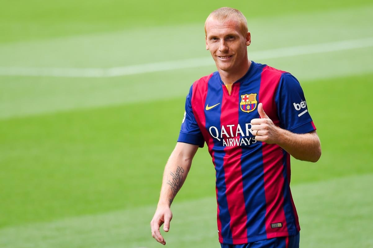 Fenerbahe Jeremy Mathieu ile szleme imzalayacak