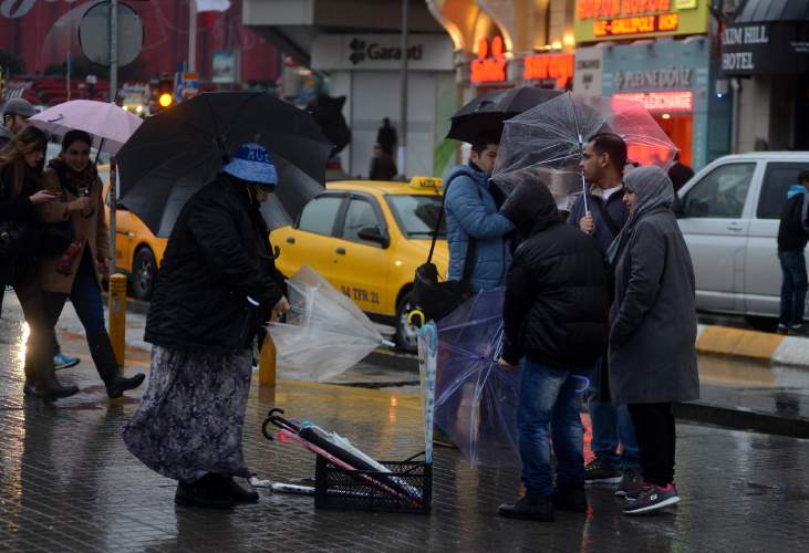 AKOM stanbullular uyard: Scaklklar 3 ila 5 derece azalacak