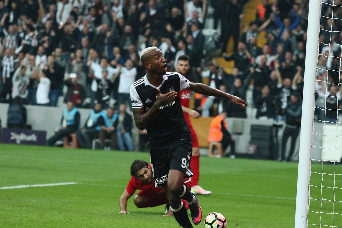 Beikta Benfica'yla anlat ancak Talisca zam istiyor