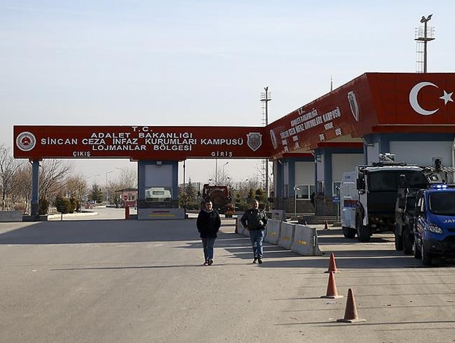 Mahkeme bakan, kulland silahn mermi apn bilmeyen darbe san tuamirale Sen nasl subaysn diye tepki gsterdi
