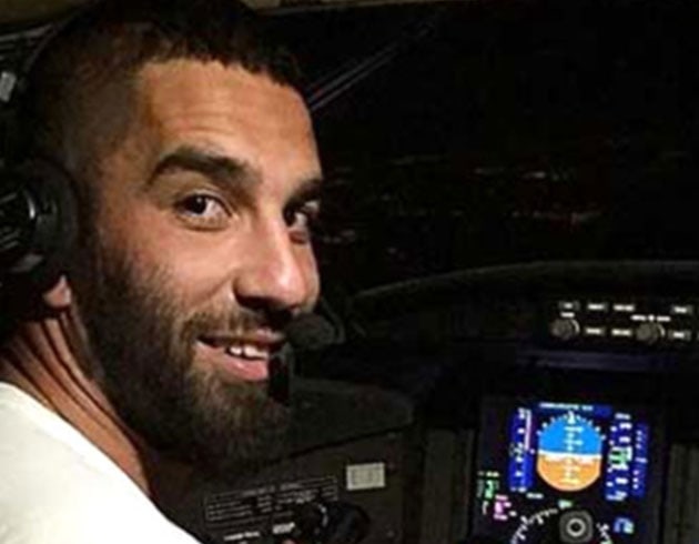 Arda Turan zel uayla umreye gitti!