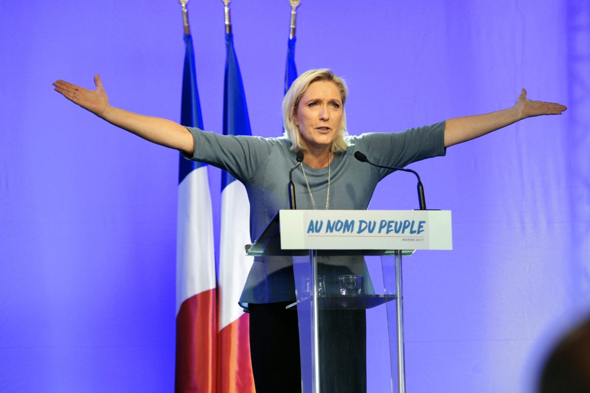 AP, Le Pen'in dokunulmazl���n� kald�rd�