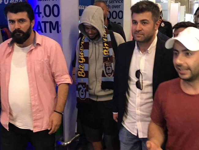 Trabzonspor'un anlamaya vard Theo Bongonda stanbul'a geldi