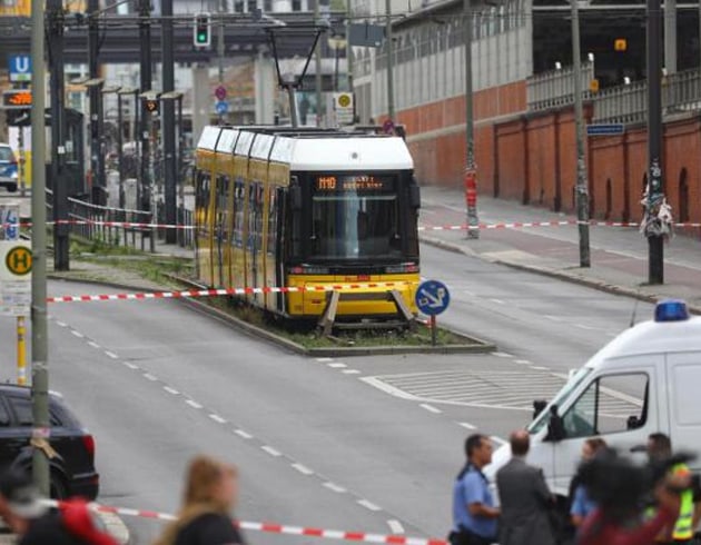 Berlin'de bomba ihbar� yap�ld�