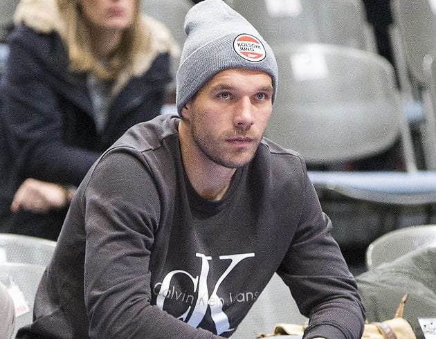 Vissel Kobe Podolski'ye '10' numaral formay emanet etti
