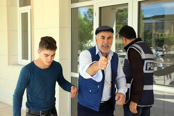 Sivas'ta olu LYS snavna ge kalan baba kaplar yumruklad