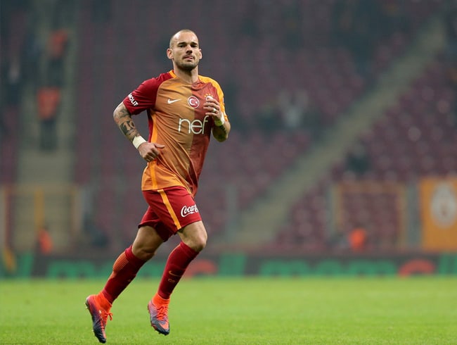 Sneijder'in menajeri Guido Albers: Galatasaray'da oynamayacaksa nmze bakmamz gerekiyor