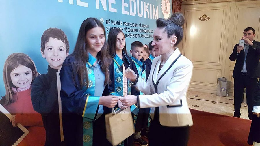 Trkiye Maarif Vakf, Balkanlar'daki ilk okullarn Kosova'da at