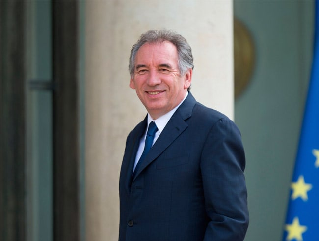 Macron'un ittifak kurduu MoDem'in lideri Adalet Bakan Bayrou bakanlktan istifa etti