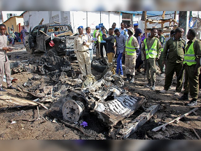 Somali'deki bir polis merkezine dzenlenen intihar saldrsnda 6 kii hayatn kaybetti