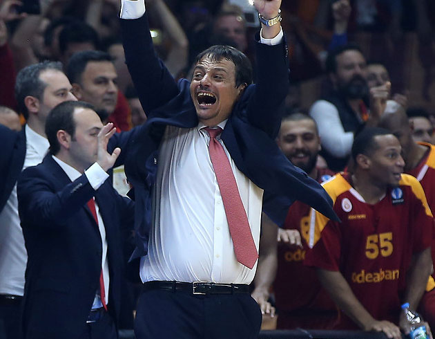 Galatasaray taraftarlarndan Ergin Ataman iin ilan: 'Ayrlk da sevdaya dahil'