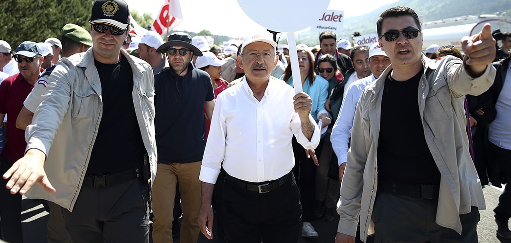 Ter�r �rg�t� PKK'n�n eleba�� Mustafa Karasu'dan CHP'ye y�r�y�� deste�i!