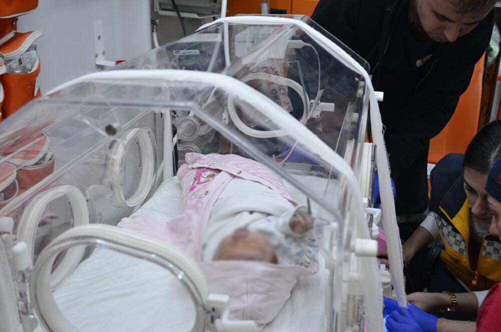 Manisa'da sokakta bulunan bebek hastanede yaamn yitirdi