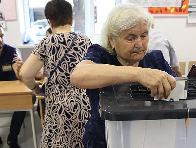 Arnavutluk'taki genel seimde oy kullanma ilemi sona erdi