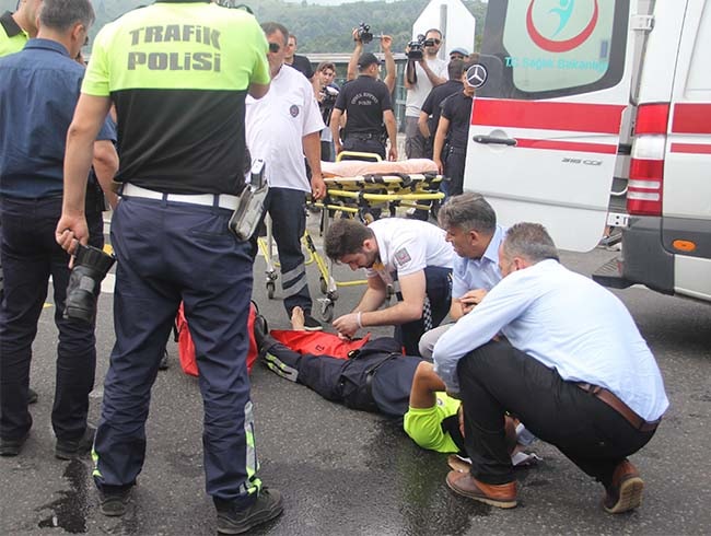CHP kortejindeki polise motosiklet arpt 