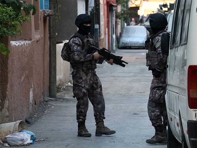 Kobani'den Trkiye'ye bombal eylem iin gelen 4 PKK'l terrist yakaland