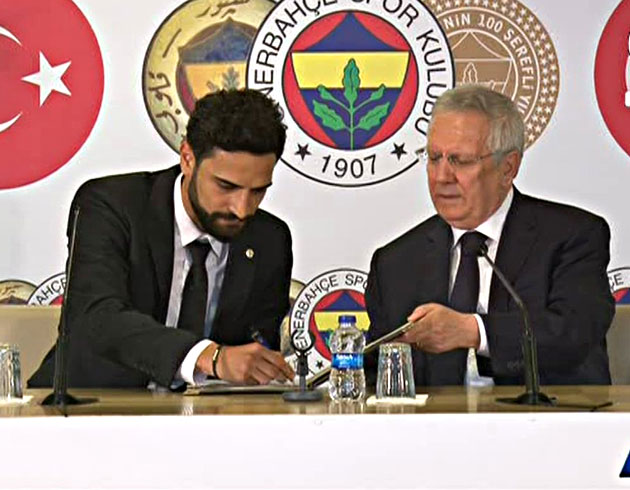 Mehmet Ekici Fenerbahe ile szleme imzalad