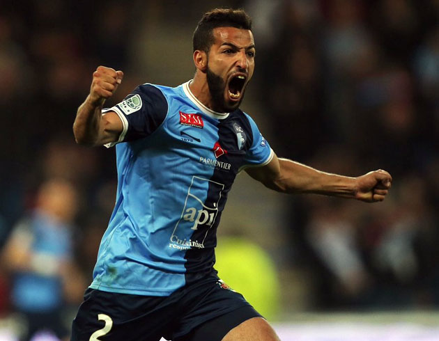Yeni Malatyaspor Le Havre formas giyen sa bek Issam Chebake ile anlat