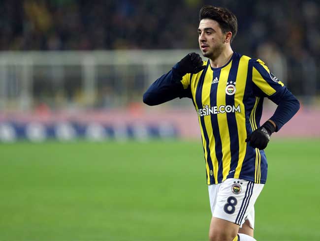 Aykut Kocaman'la g�r��en Ozan Tufan tak�mda kal�yor