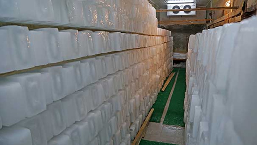 Adana'da buz fabrikas gnde 30 ton buz satyor