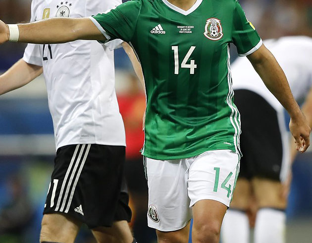 Be�ikta�'tan Javier Hern�ndez ata��