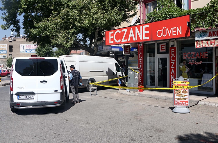 Eski Kahramanmara Belediye Bakan Mustafa Poyraz'n olu silahl saldrda yaraland