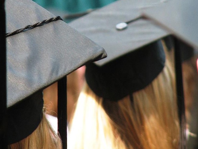 Hollanda'da diploma t�reninde ba��rt�s� yasa��