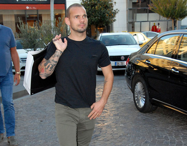 Milan Sneijder'i istiyor