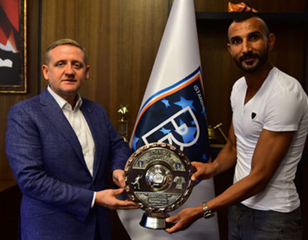 Ba�ak�ehir, Yal��n Ayhan'la vedala�t�