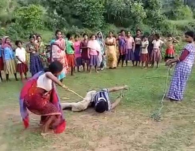 Kad�nlar �ocuk tecav�zc�s�ne meydan daya�� �ekti