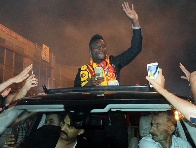 Asamoah Gyan'� Kayseri'de havaalan�nda binlerce taraftar kar��lad�