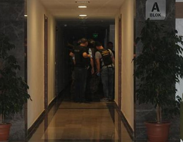 stanbul'da lks rezidansa baskn dzenledi
