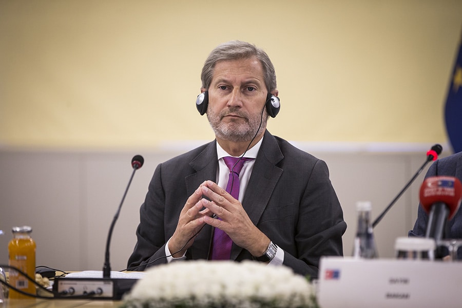 Hahn: AK Partili siyaset�ilerin �ld�r�lmesini kesin bir dille k�n�yoruz